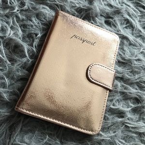 🚨 FINAL SALE!! Brand New Passport Case!